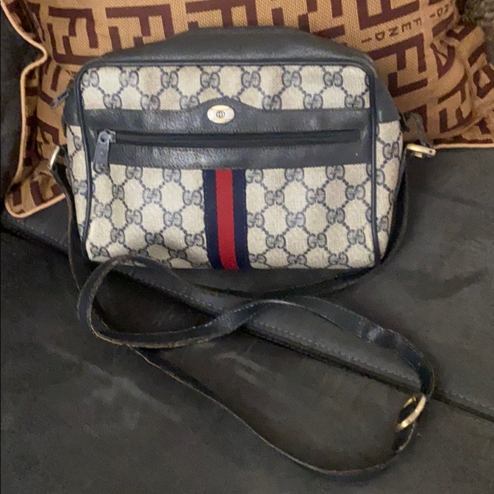 Vintage Gucci crossbody purse - Picture 2 of 12